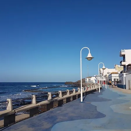 Galdar, Privada En La Playa Pensionat